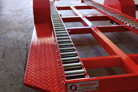 CARRETA PARA TRANSPORTE DE BINS Jobemaq Máquinas e Implementos Agrícolas na Serra Gaúcha. Garfo Frontal, Rachador de Lenha, Distribuidor de Adubo para Trator, Plaina Traseira Hidráulica, Torre Empilhadeira para Trator, Carreta para Transporte, Roçadeira para Trator, Tombador de Bins Frontal e Giratório. Projetos, Máquinas e Implementos Agrícolas.